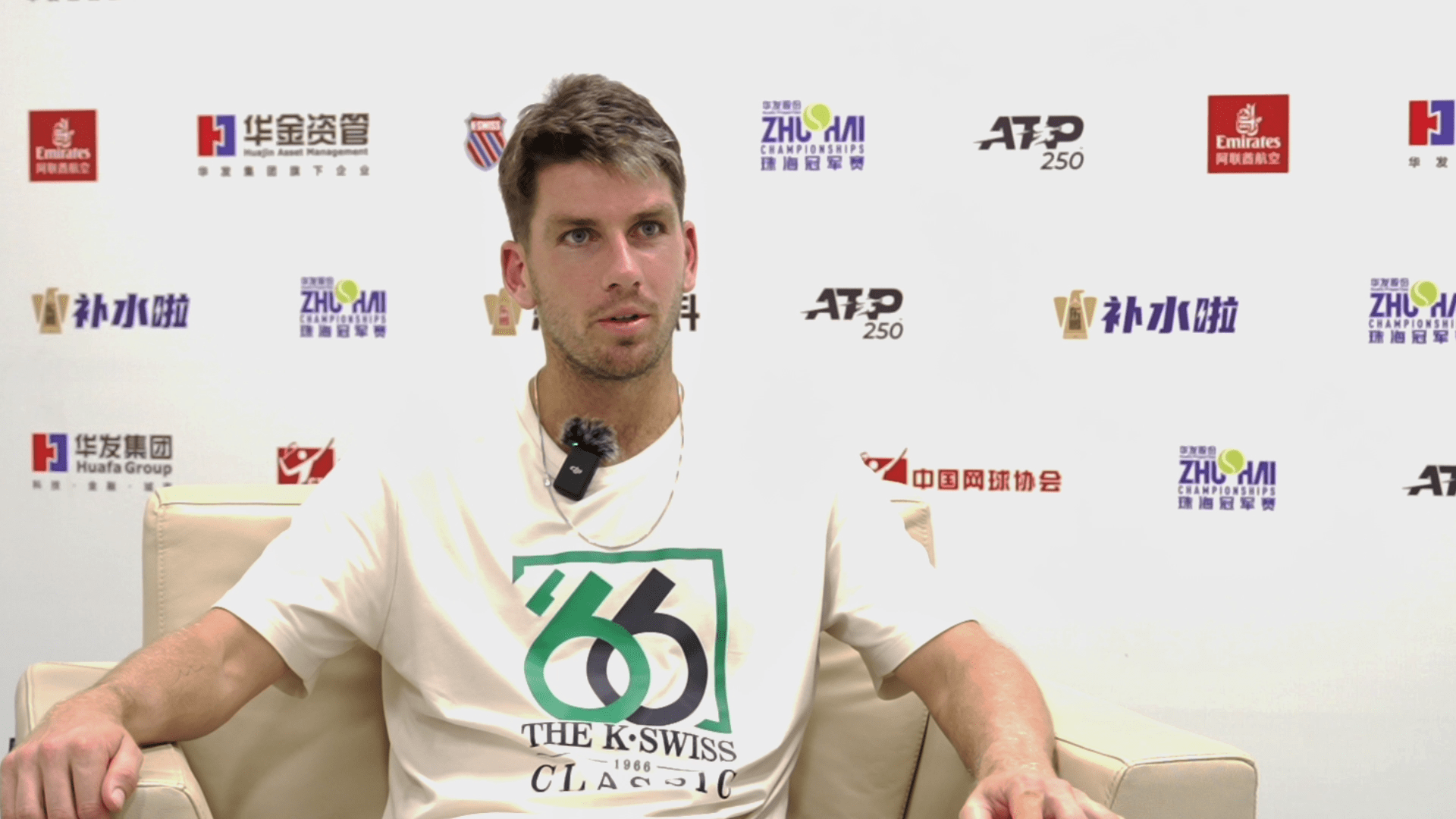 的表现充满 的表现充满